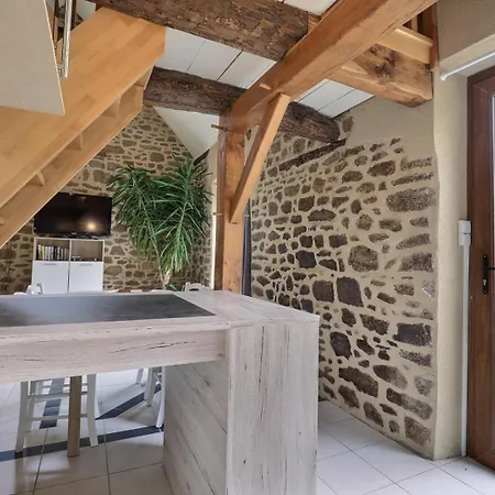 펜션 Tombelaine Les Portes du Coglais
